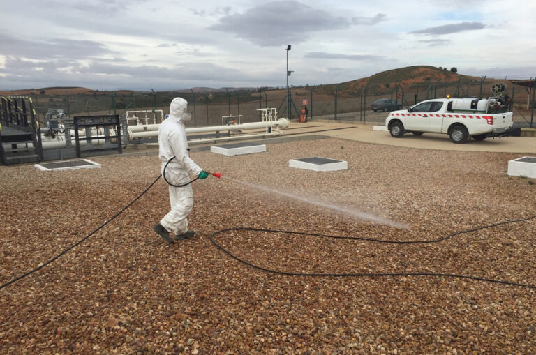 Tratamientos herbicidas que alarga el buen aspecto de tu terreno o instalación